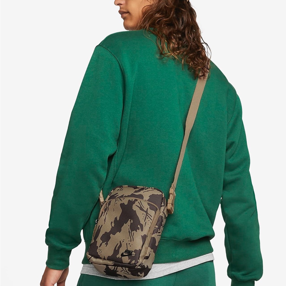 Nike Heritage
Camo Crossbody Bag (4L) - Picture 3 of 9
